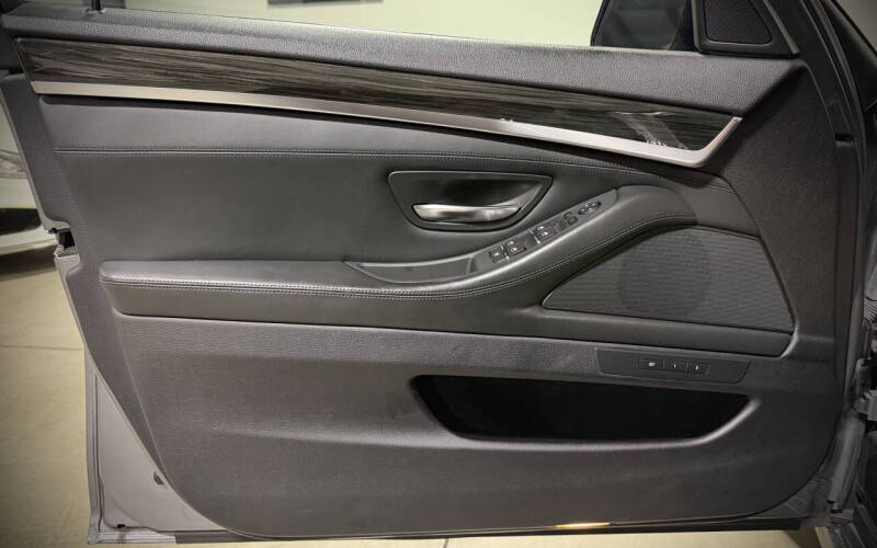 2016 BMW 5 Series 528i