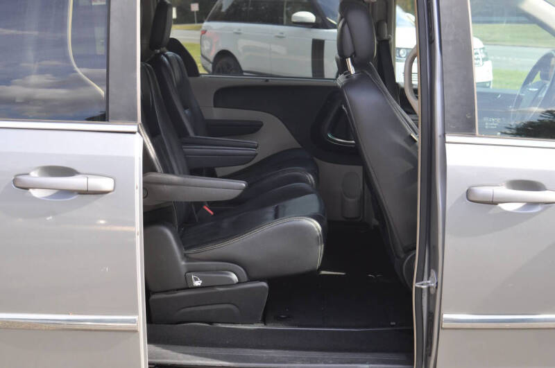 2015 Chrysler Town and Country Touring