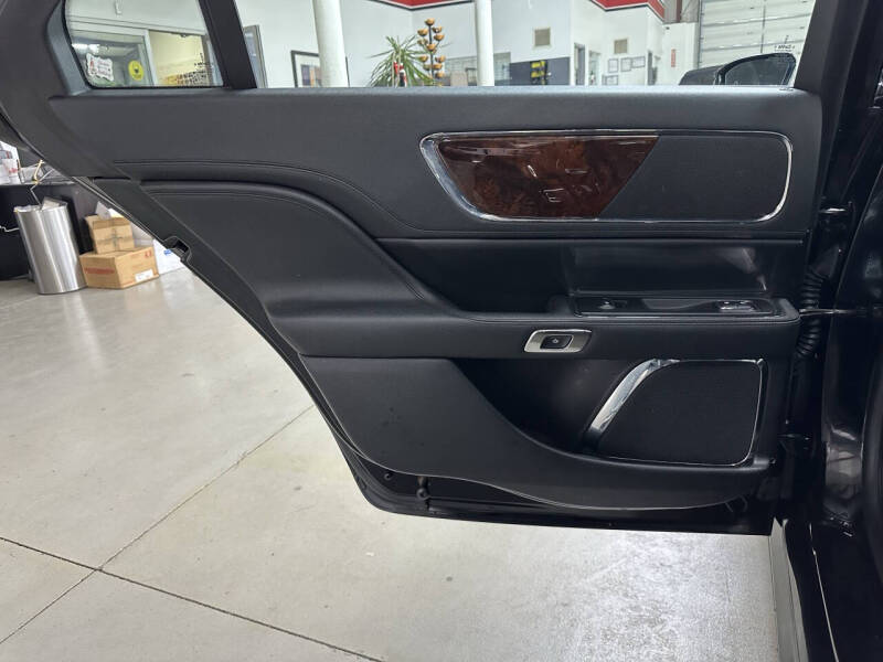 2017 Lincoln Continental Select