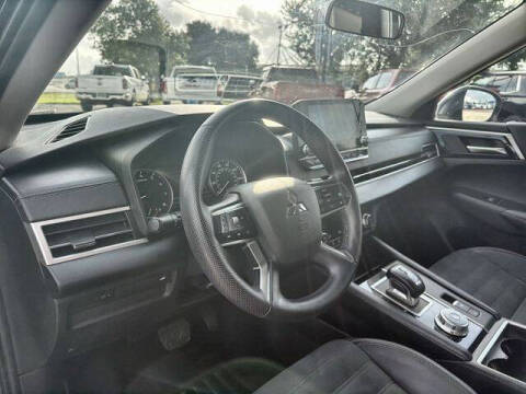 2024 Mitsubishi Outlander SE