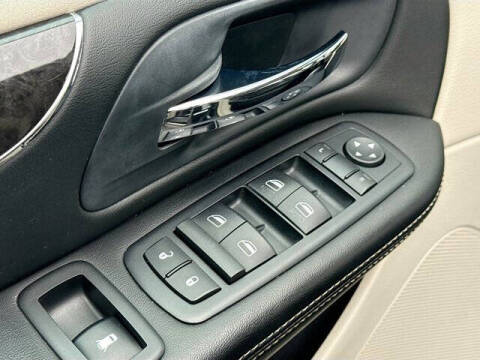 2012 Chrysler Town and Country Touring