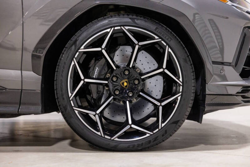 2023 Lamborghini Urus Performante