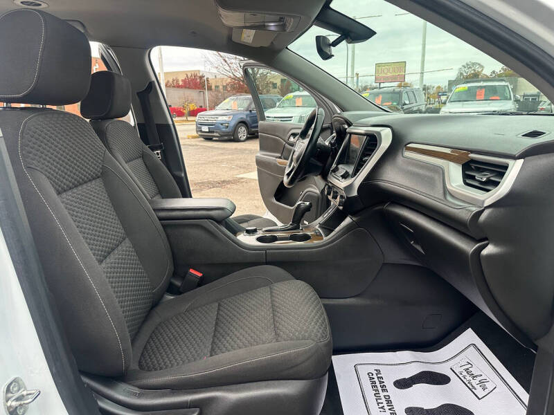 2017 GMC Acadia SLE-2