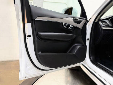 2023 Volvo XC90 B6 Ultimate Bright Theme 6P