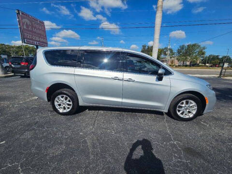 2023 Chrysler Pacifica Touring L