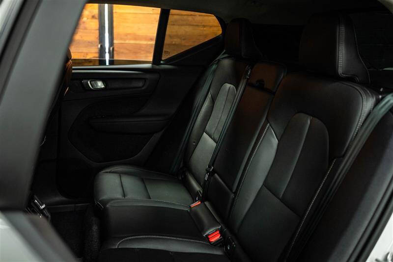 2024 Volvo XC40 B5 Plus Bright Theme