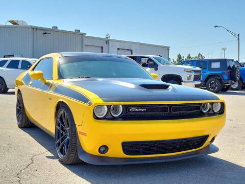 2017 Dodge Challenger for sale at Breeden Pre-Owned in Van Buren AR