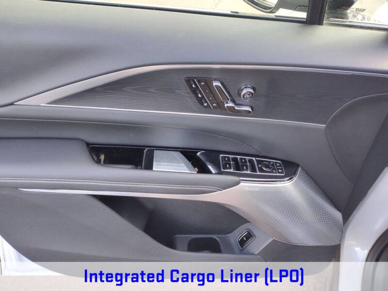 2025 Cadillac LYRIQ Luxury 3