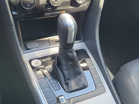 2022 Volkswagen Passat R-Line