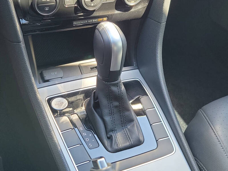 2022 Volkswagen Passat R-Line