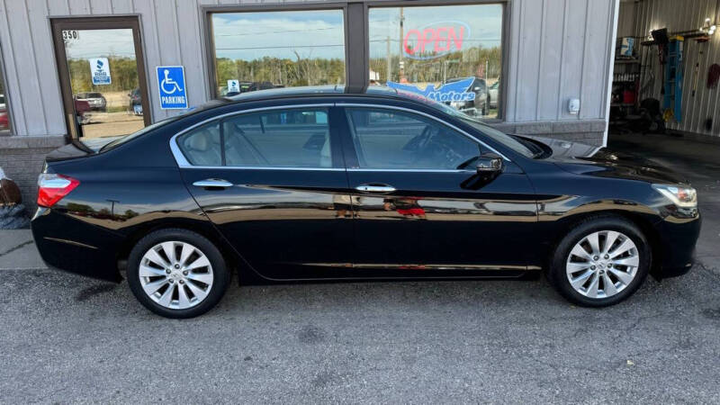 Used 2015 Honda Accord EX-L V-6 with VIN 1HGCR3F89FA005512 for sale in La Crescent, Minnesota