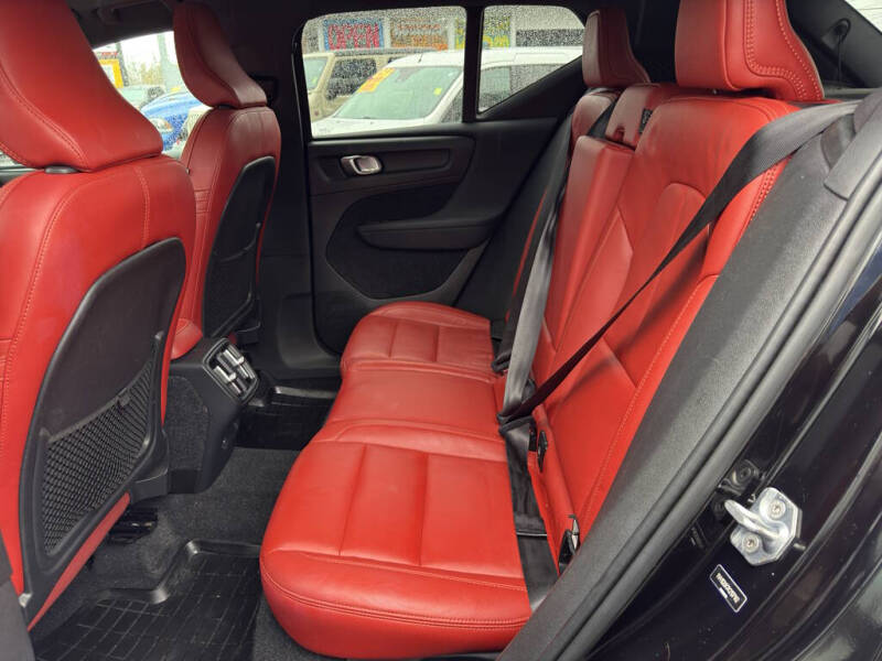 2019 Volvo XC40 T5 Momentum