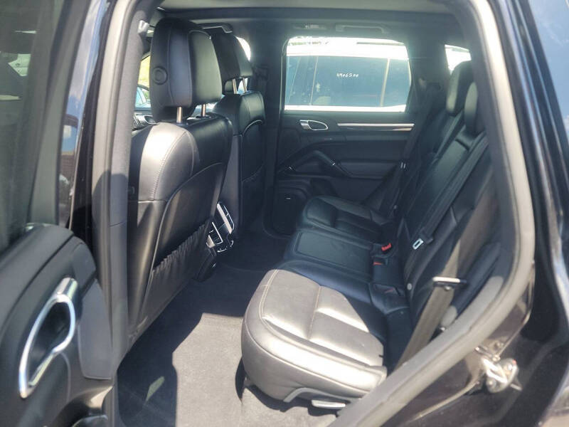 2017 Porsche Cayenne Platinum Edition