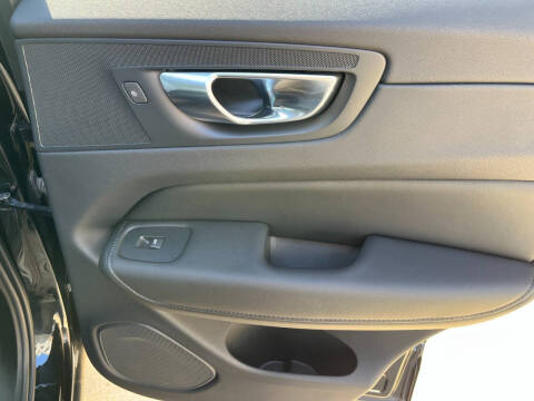 2025 Volvo XC60 B5 Plus Dark Theme