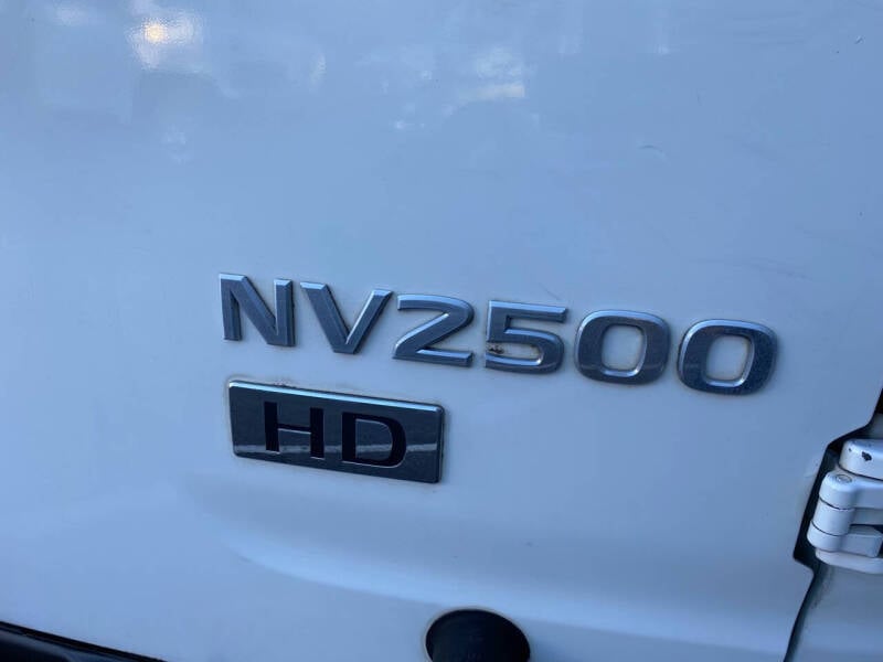 2013 Nissan NV Cargo SV photo 11