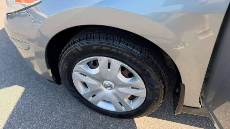 2012 Nissan Versa 1.8 S