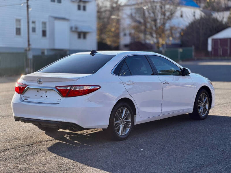 2015 Toyota Camry SE photo 8