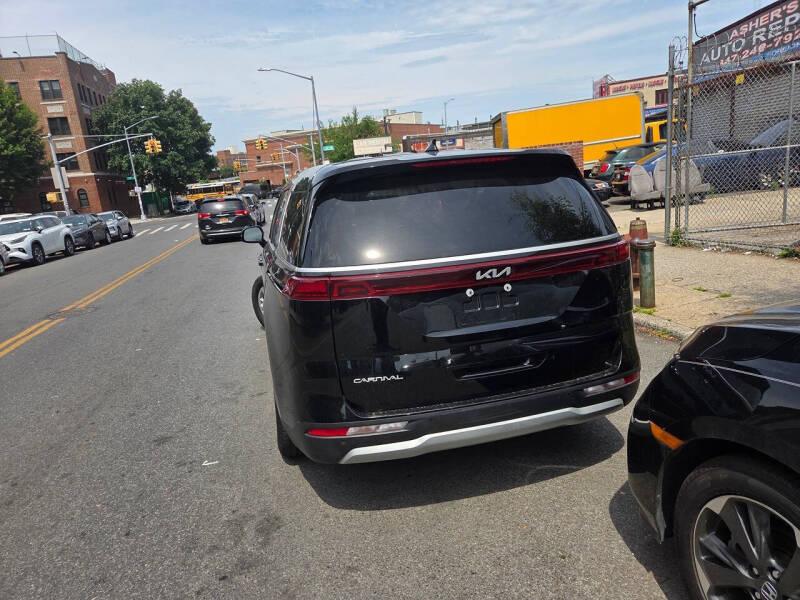 2024 Kia Carnival LX