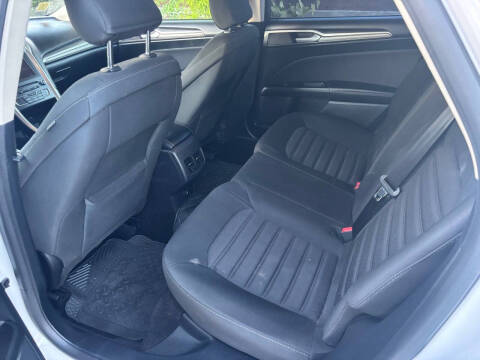 2017 Ford Fusion SE