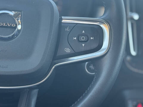 2021 Volvo XC40 T4 Momentum