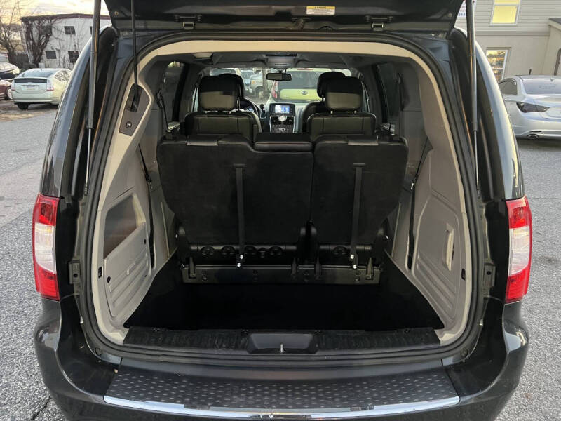 2012 Chrysler Town and Country Touring