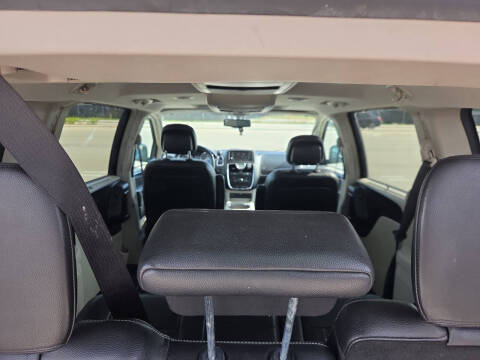 2014 Chrysler Town and Country Touring-L