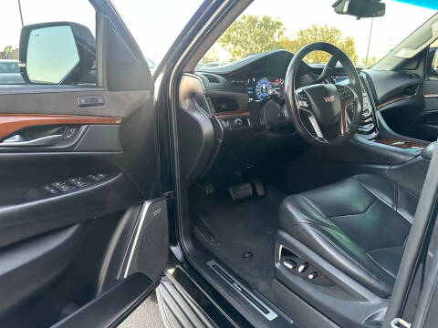 2018 Cadillac Escalade Luxury