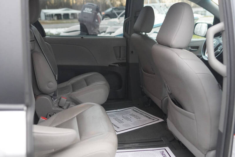 2015 Toyota Sienna XLE 8-Passenger