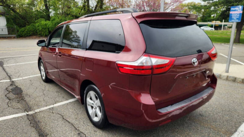 2015 Toyota Sienna LE 8-Passenger