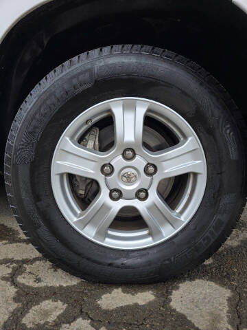 2013 Toyota Sequoia SR5