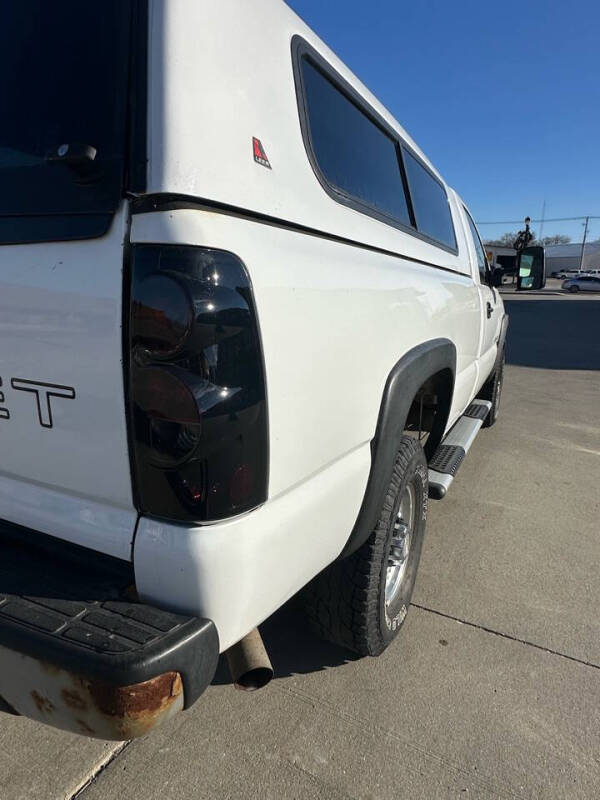 2005 Chevrolet Silverado 2500HD base photo 11