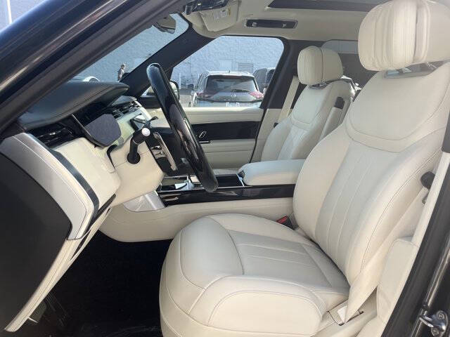 2025 Land Rover Range Rover P530 SE