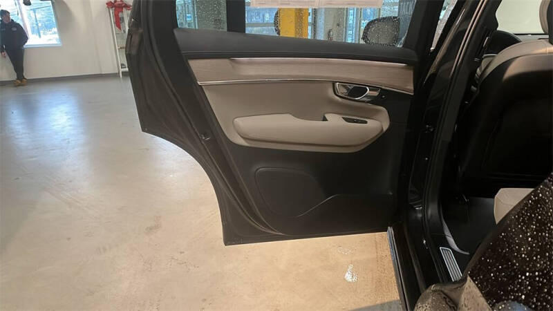 2025 Volvo XC90 B6 Plus Bright Theme 7P