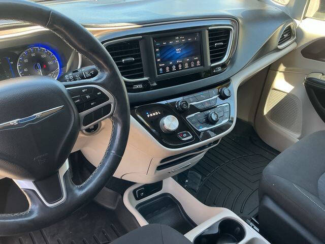 2020 Chrysler Voyager LX