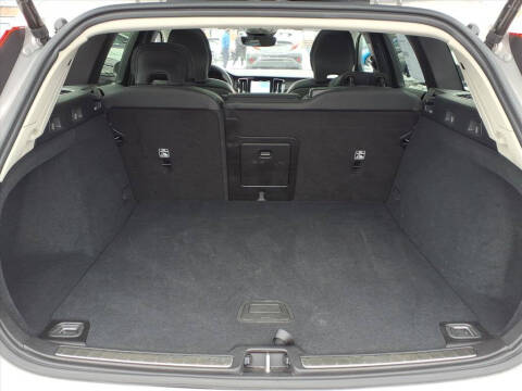 2025 Volvo V60 Cross Country B5 Plus