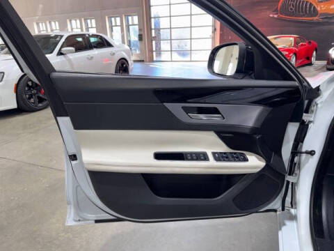 2016 Jaguar XF R-Sport