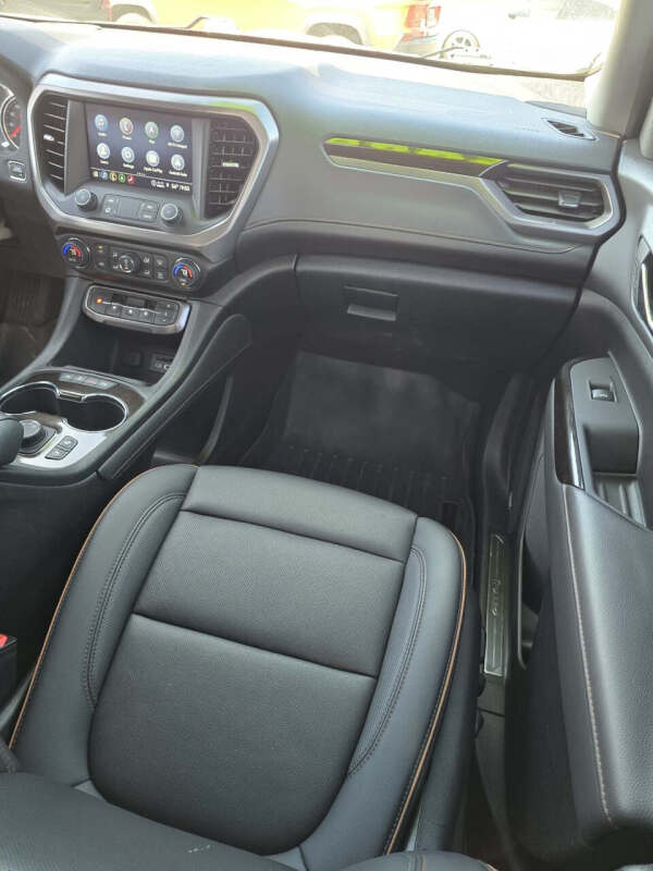 2023 GMC Acadia AT4
