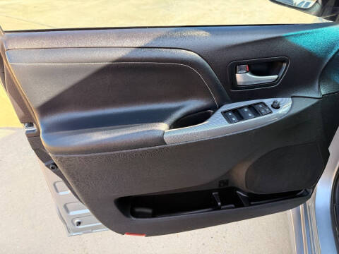 2017 Toyota Sienna SE 8-Passenger