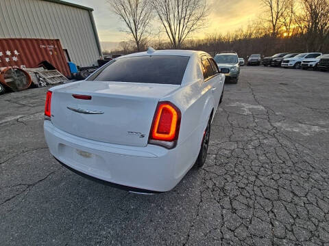 2018 Chrysler 300 S