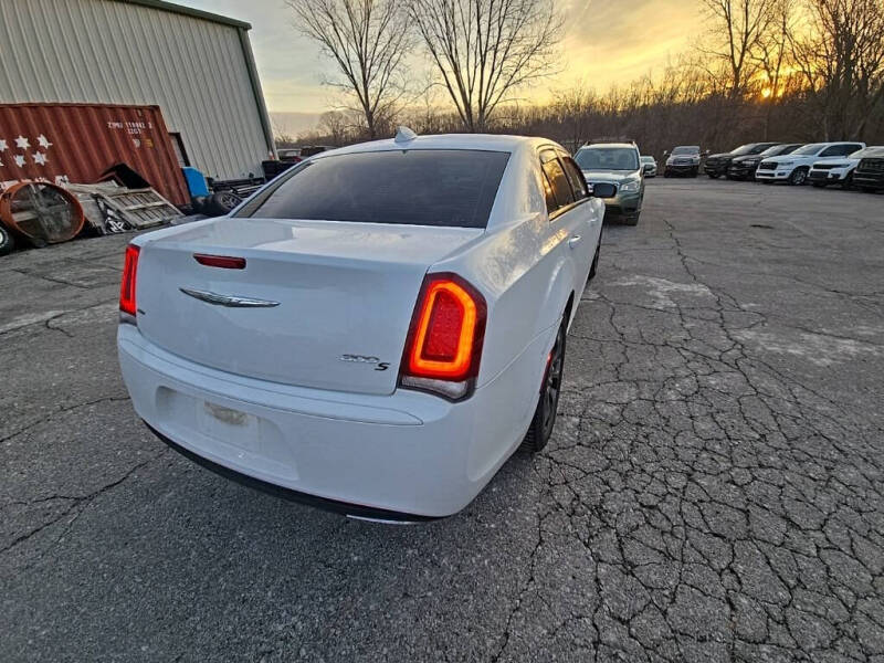 2018 Chrysler 300 S