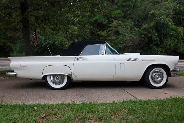 1957 Ford Thunderbird