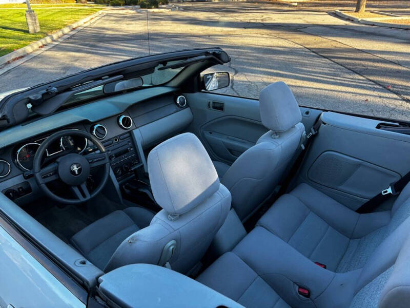 2007 Ford Mustang V6 Deluxe