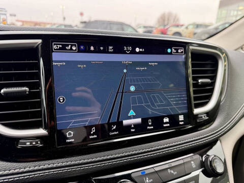 2024 Chrysler Pacifica Plug-In Hybrid Select