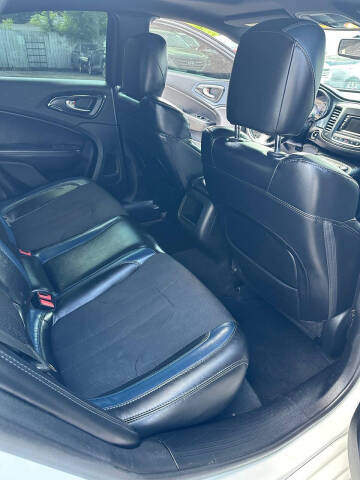2015 Chrysler 200 S