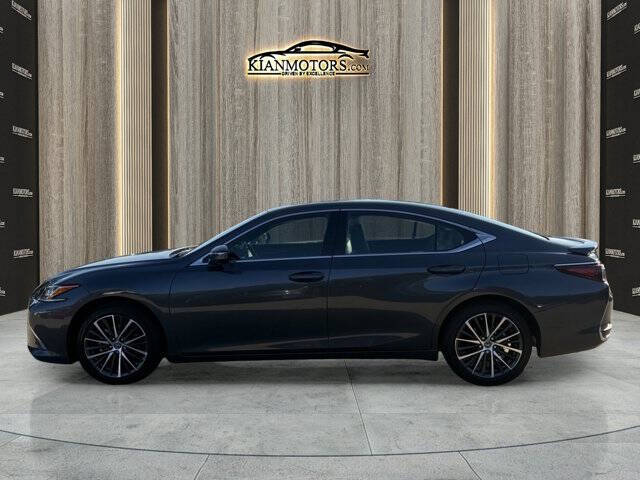 2025 Lexus ES 300h F SPORT Design