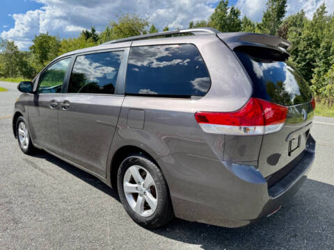 2013 Toyota Sienna LE 8-Passenger