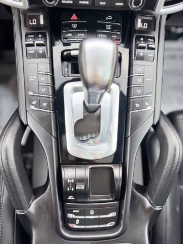 2017 Porsche Cayenne Platinum Edition