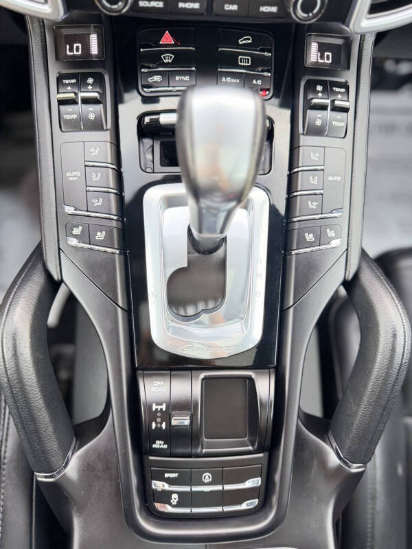 2017 Porsche Cayenne Platinum Edition