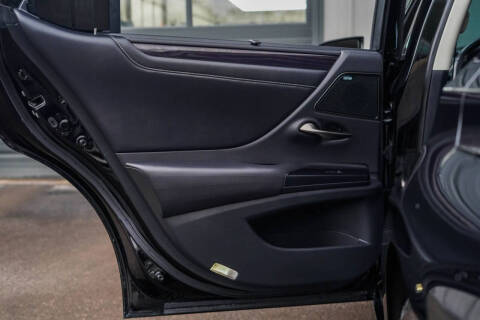 2020 Lexus ES 300h Ultra Luxury