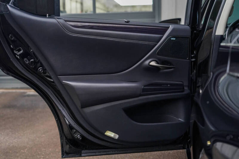 2020 Lexus ES 300h Ultra Luxury